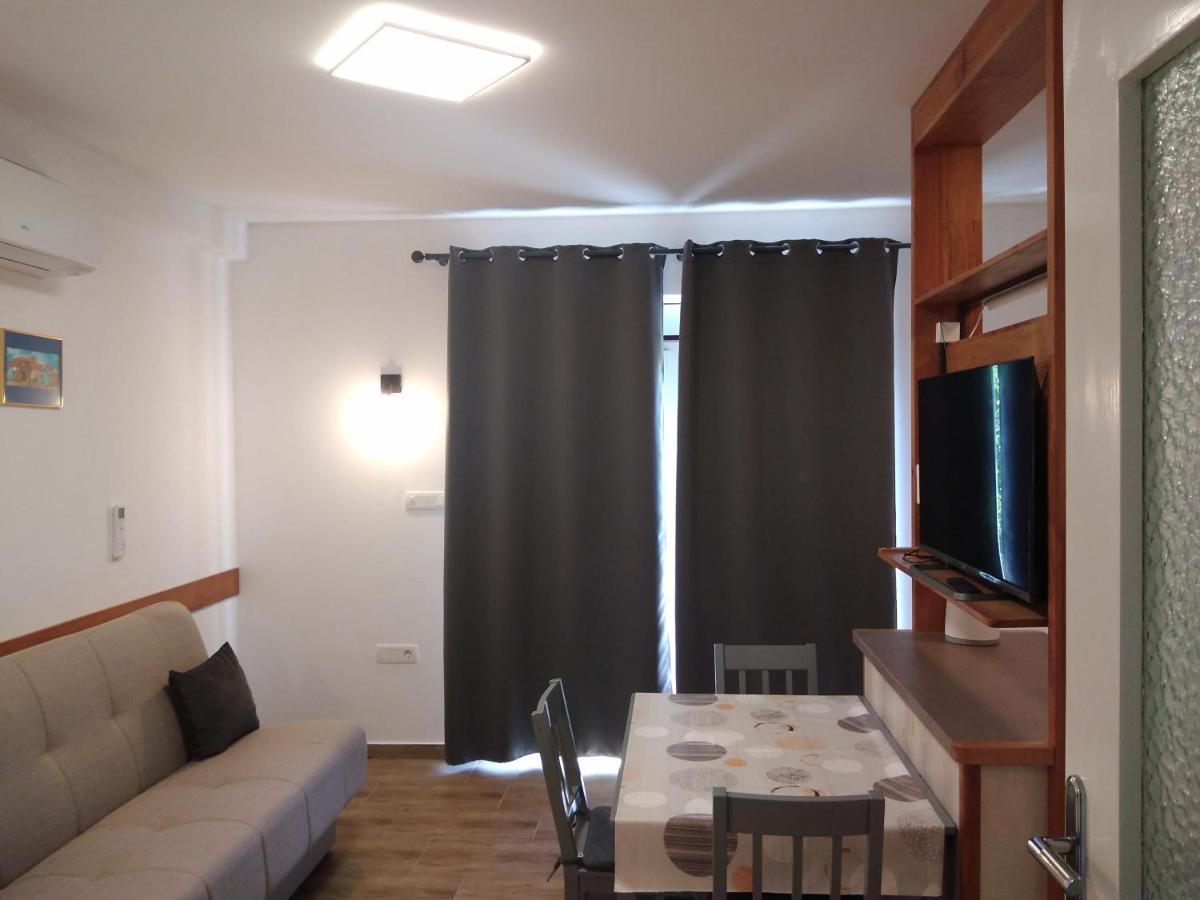 Daal Apartment Roč Екстериор снимка
