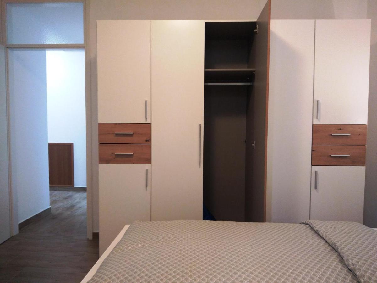 Daal Apartment Roč Екстериор снимка