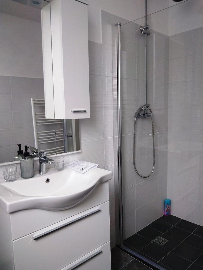 Daal Apartment Roč Екстериор снимка