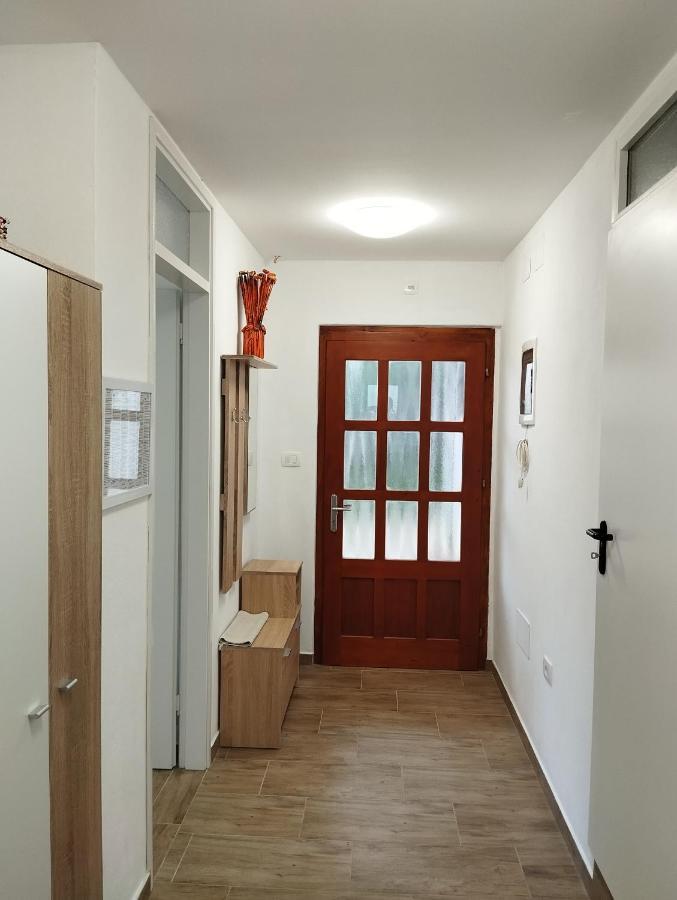 Daal Apartment Roč Екстериор снимка