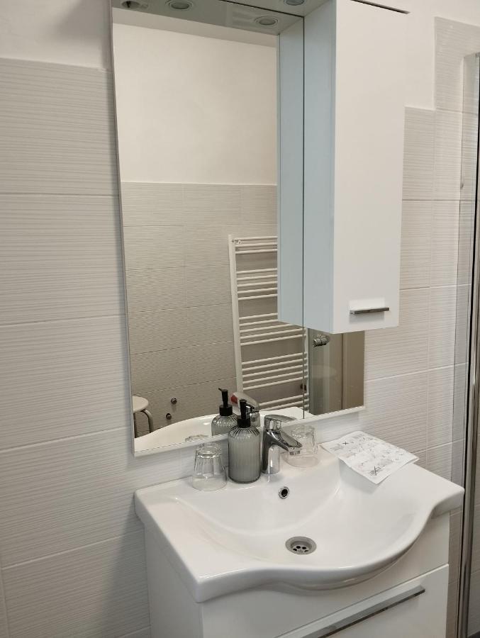Daal Apartment Roč Екстериор снимка
