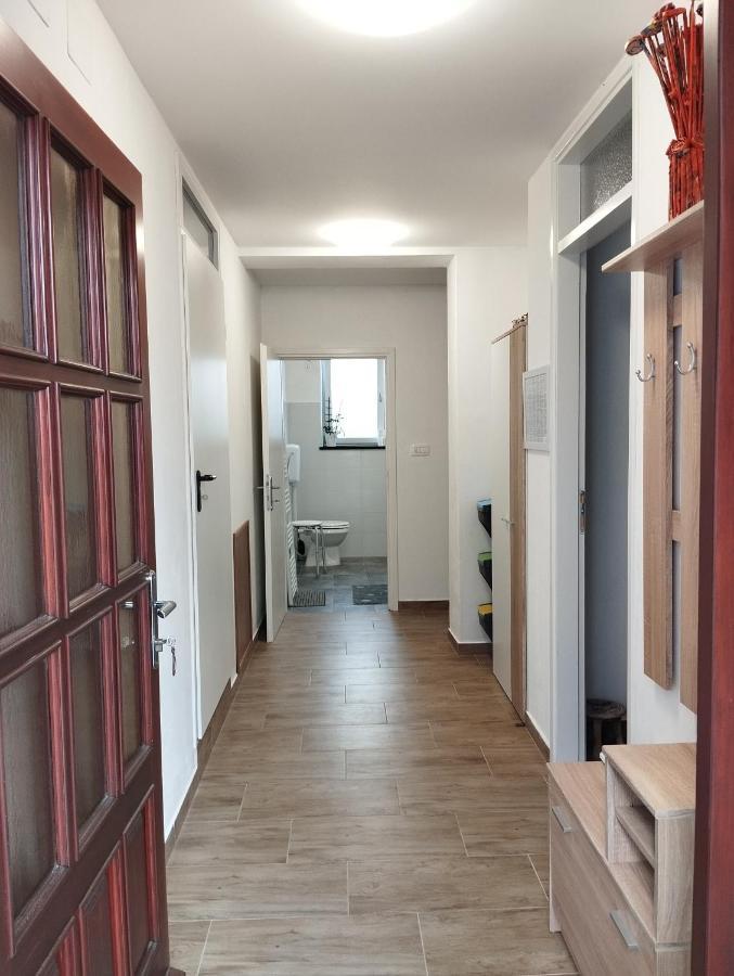 Daal Apartment Roč Екстериор снимка