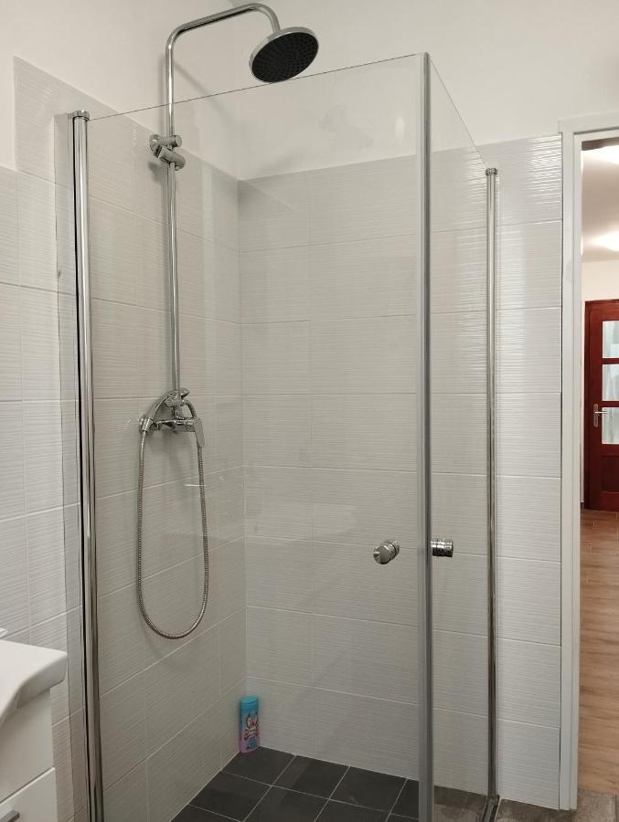 Daal Apartment Roč Екстериор снимка