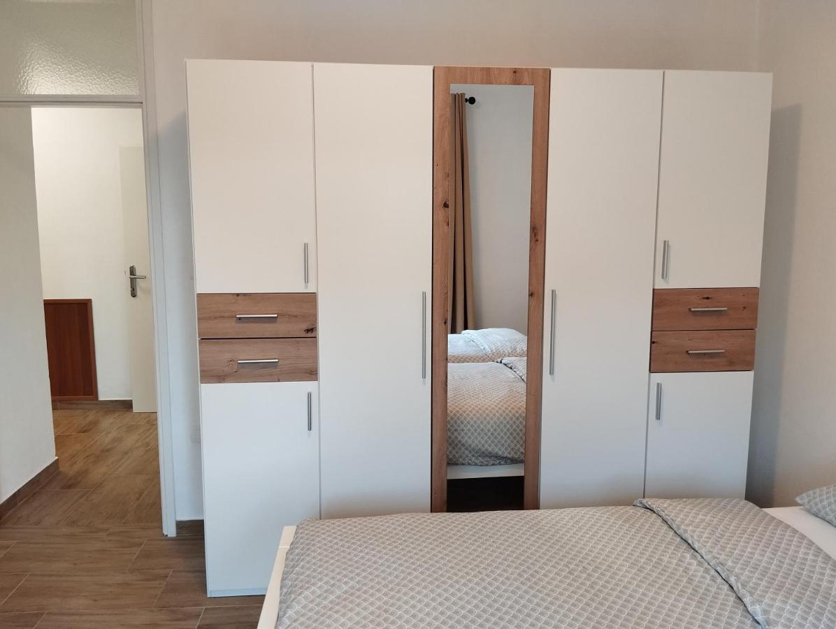 Daal Apartment Roč Екстериор снимка